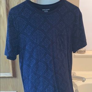 Banana Republic pattern blue tee shirt w/ pocket